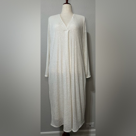 H&M Dresses & Skirts - H&M Sequin Dress. Cream color, size Small.